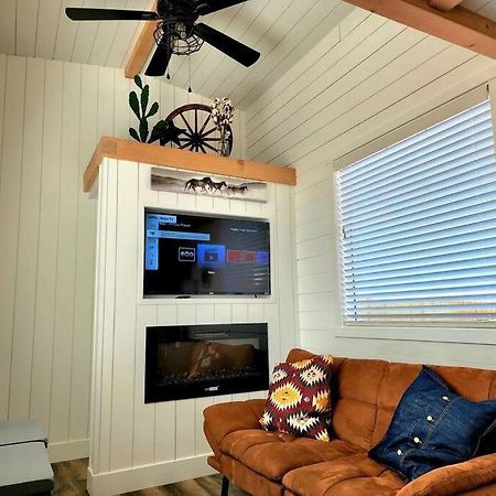 Romantic Tiny Home With Private Deck Apple Valley Exterior foto